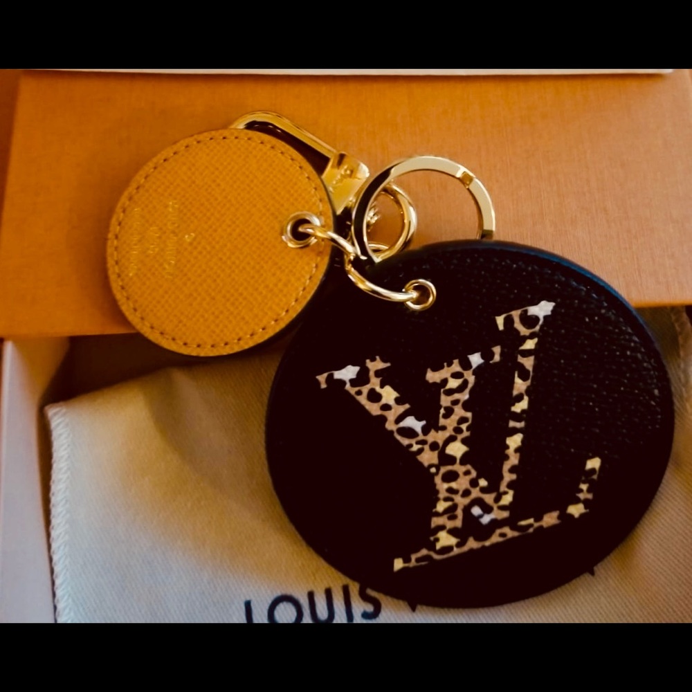 New-LV JUNGLE BAG CHARM & KEY HOLDER